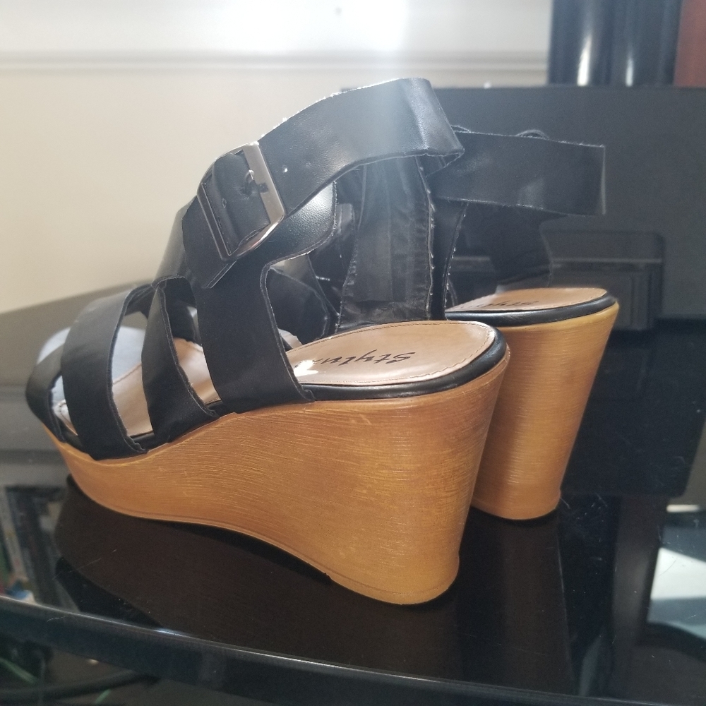 Wedge heel strap shoes